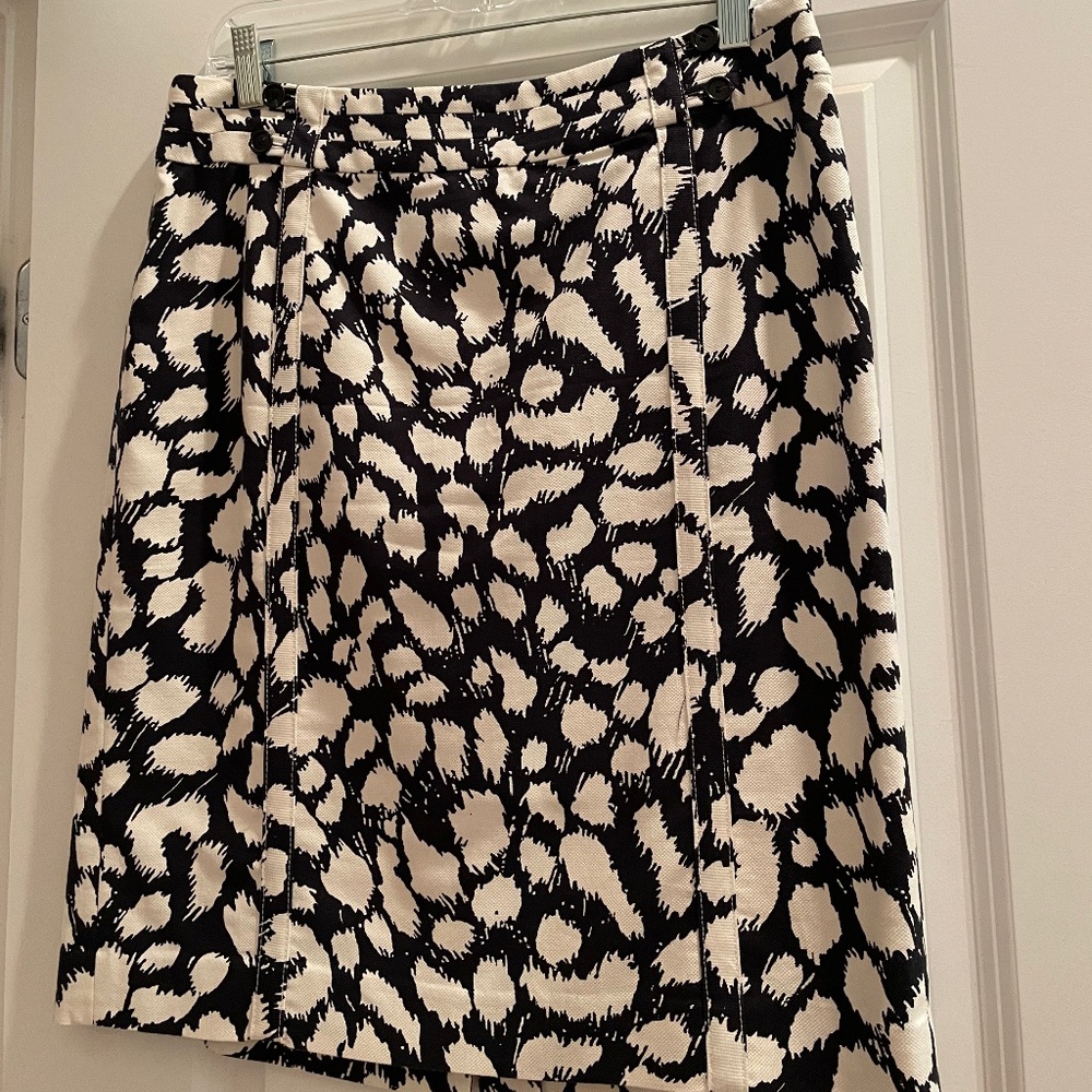 Ann Taylor Loft navy and white pattern Pencil Skirt size 8